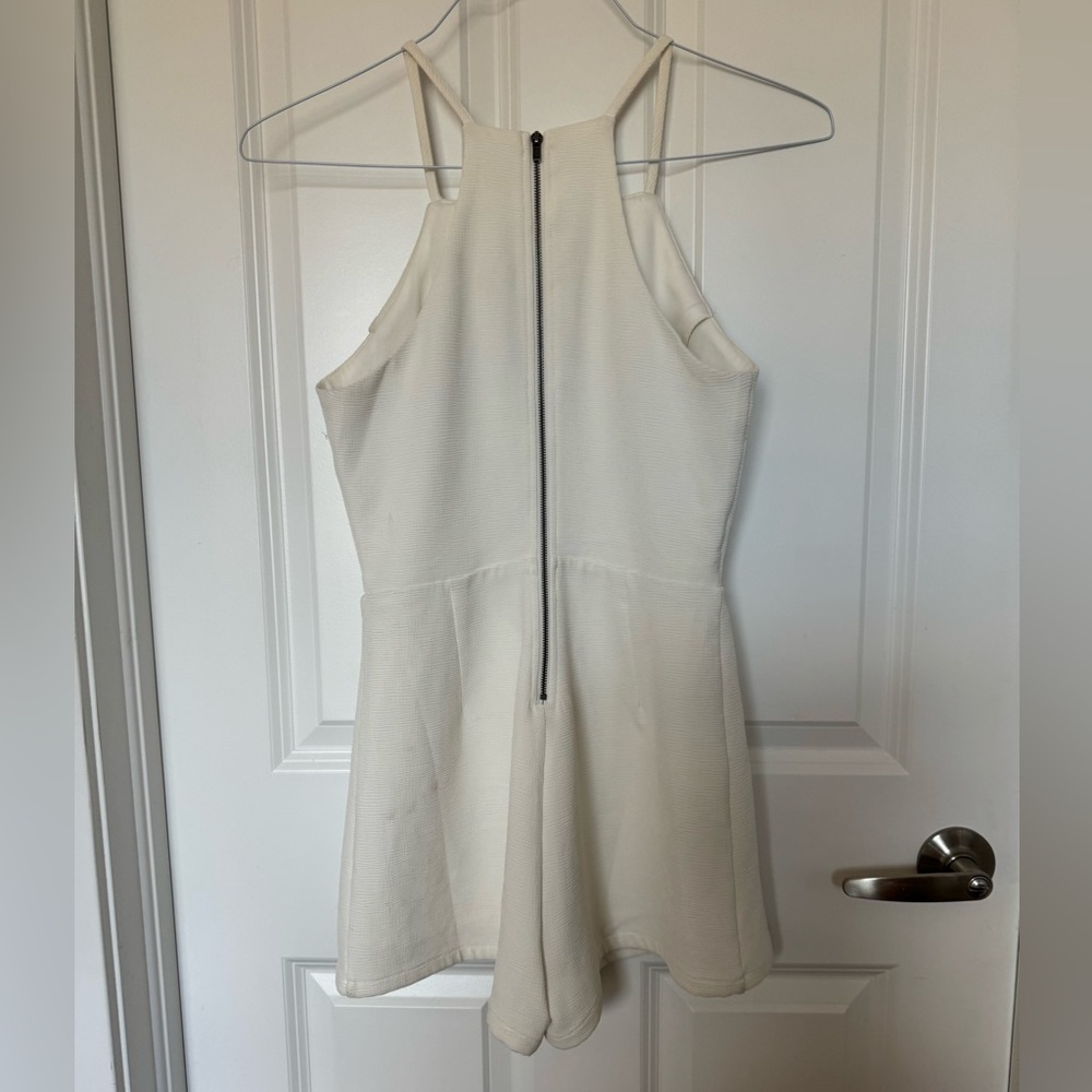 White romper - Picture 3 of 5